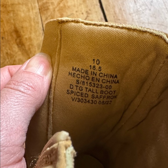 Old Navy Tan Quilted Boots spiced saffron tall boot size 10 new never worn - Picture 8 of 9